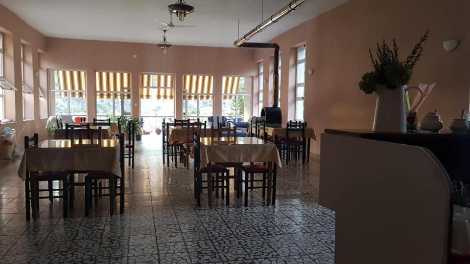Agroturizem Hotel Vila Franceze Koman Exterior photo